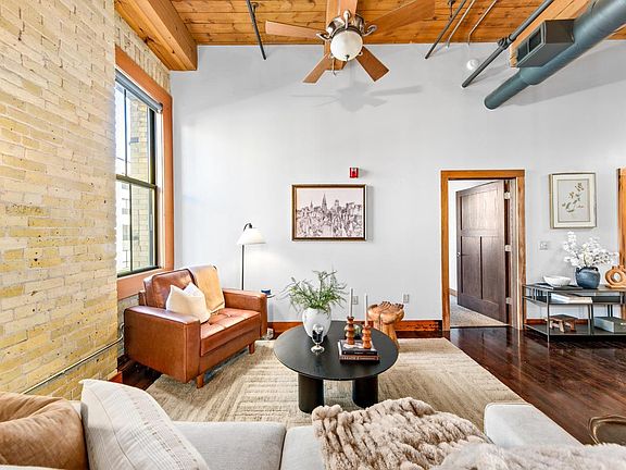 4th image of 1818 N Water STREET #206