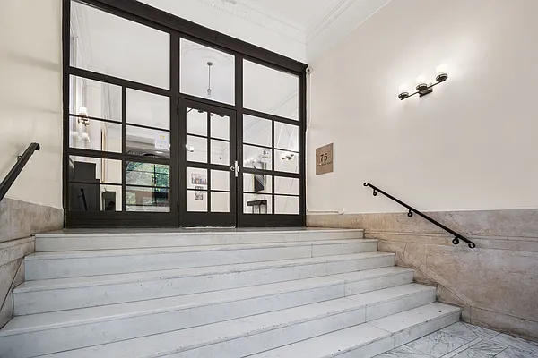 Rented by Compass | media 28