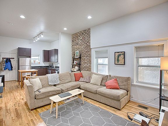 4th image of 2039 W Erie St APT 1R