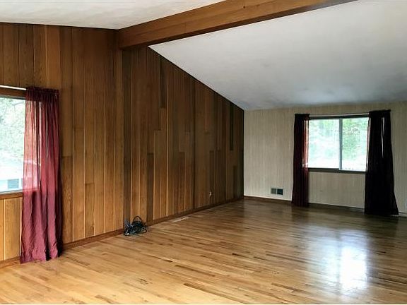 4th image of 3721 Wildwood Dr