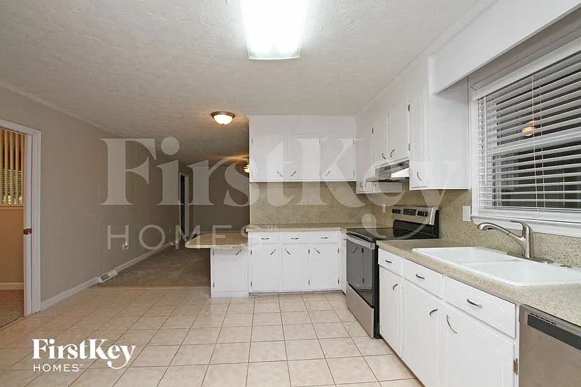 3 bed, 2.0 bath, 2253 sqft, $2,315 — Photo 4