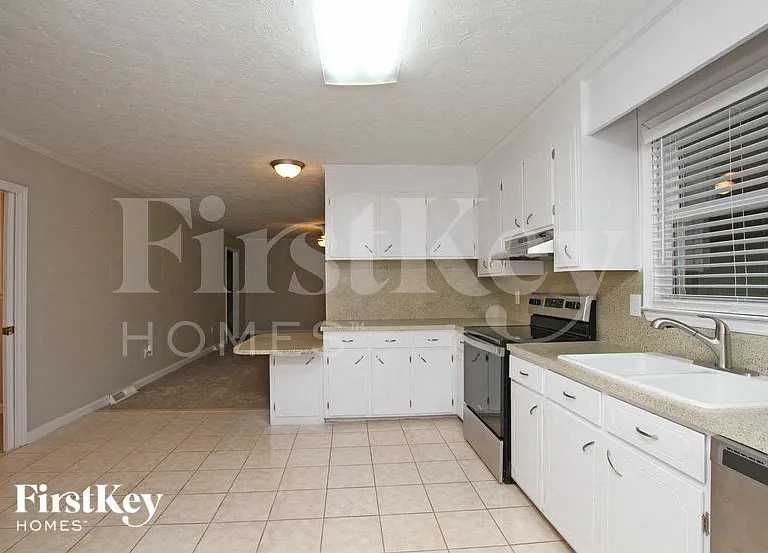 6235 Lynwood Dr NW — Photo 4