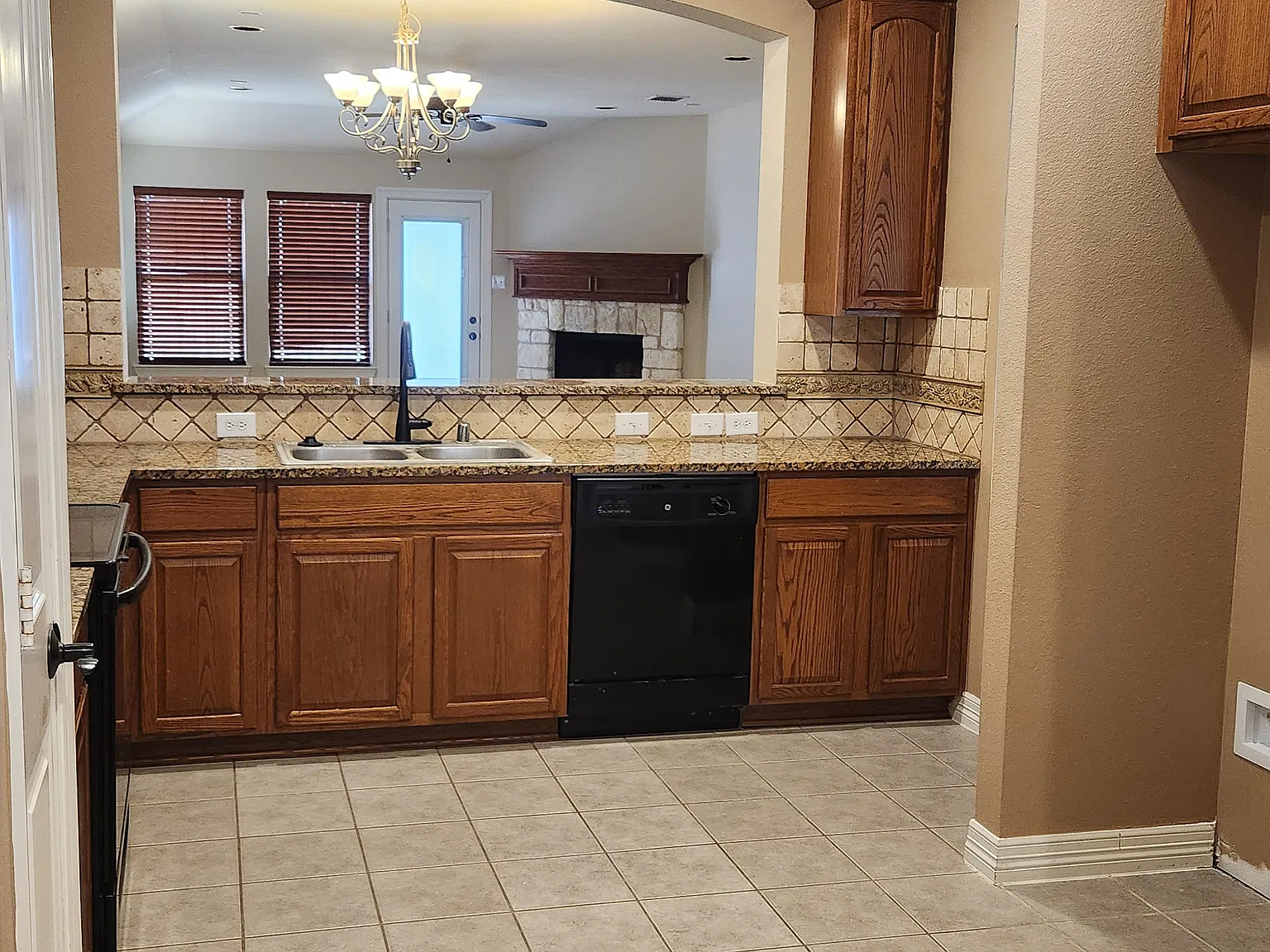 3 bed, 1720 sqft, $1,995 — Photo 3