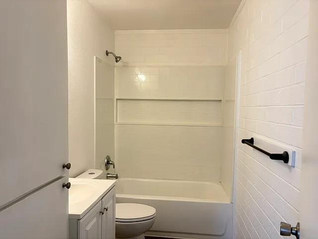 703 W 12th St #B — Photo 12