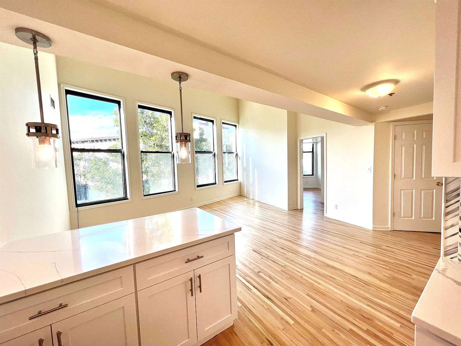 2 bed, 1.0 bath, $2,850 — Photo 2