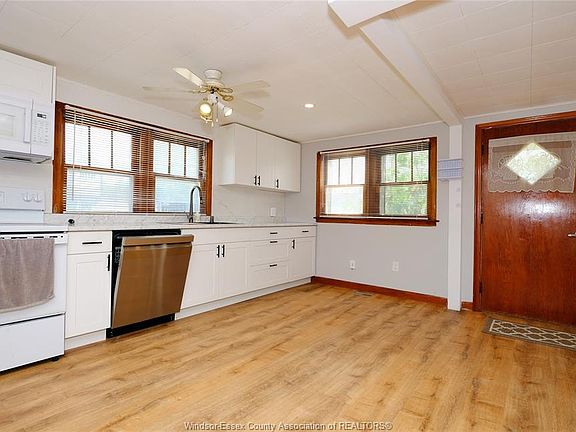 5th image of 31 Maidstone Ave E