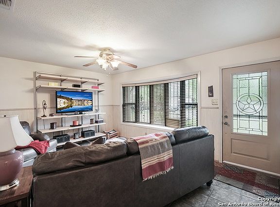5th image of 258 Ivy Ln