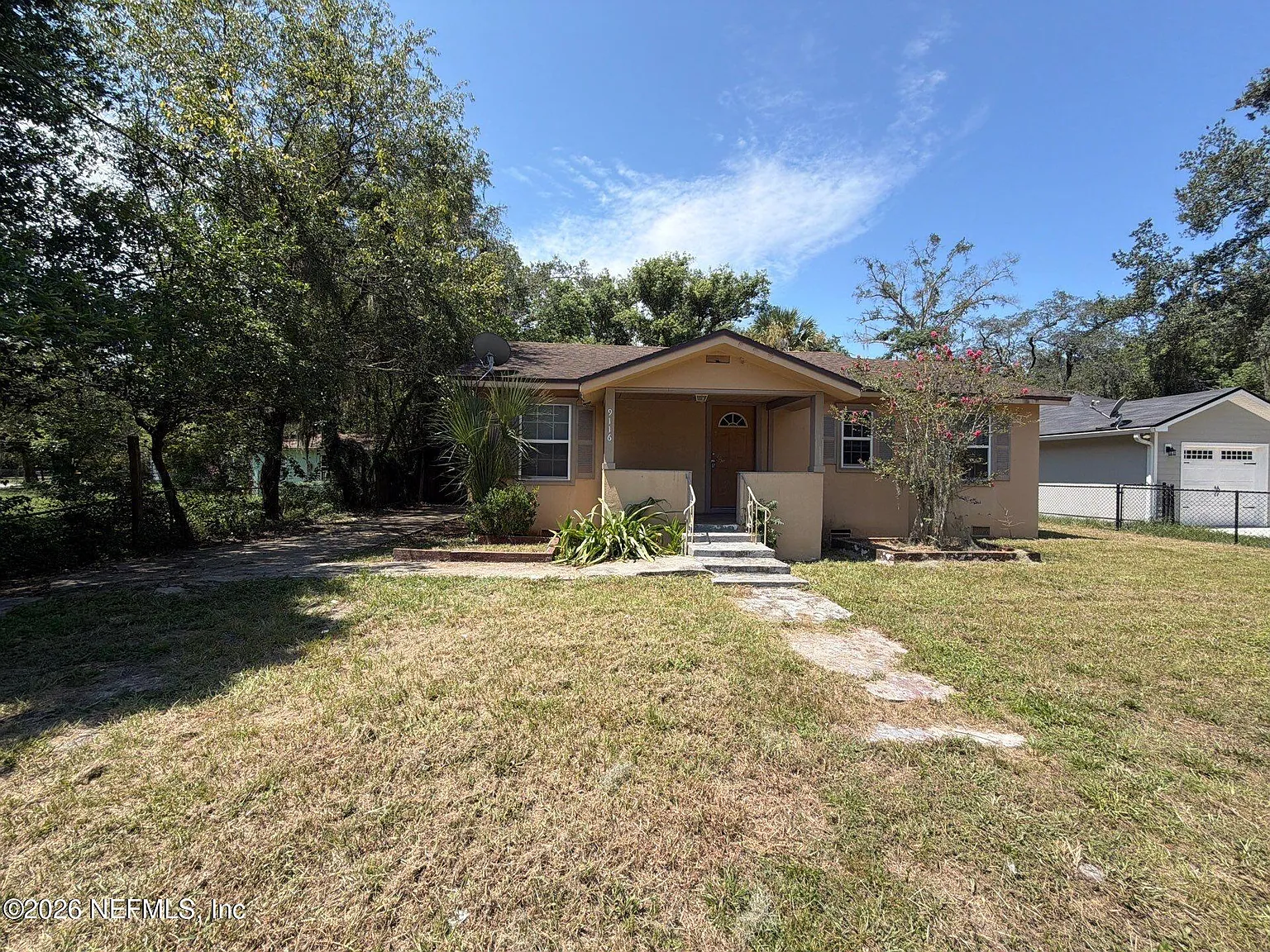 3 bed, 2.0 bath, 892 sqft, $1,399 — Photo 2