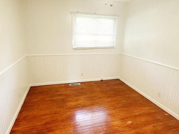 4th image of 5300 Stuart Ave SE