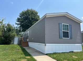 8464 Chanel Ct #225, Newport, MI 48166