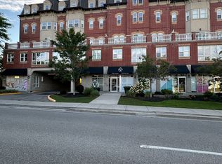 15450 Yonge St #205, Aurora, ON L4G 0K1