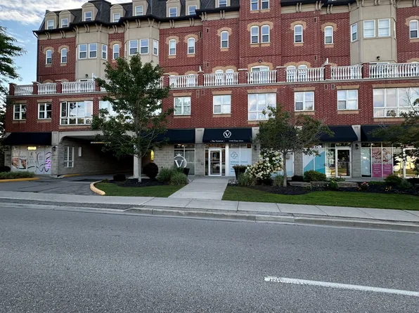15450 Yonge St #205, Aurora, ON L4G 0K1