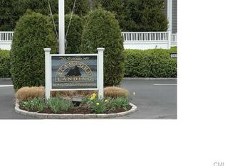 98 Southfield Ave APT 203, Stamford, CT 06902