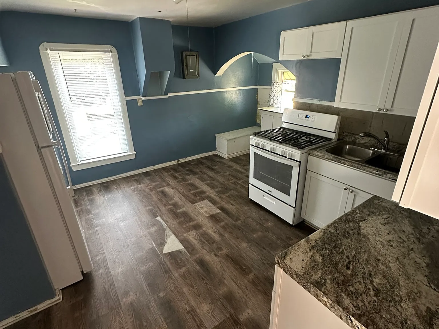 2 bed, 950 sqft, $1,350 — Photo 2
