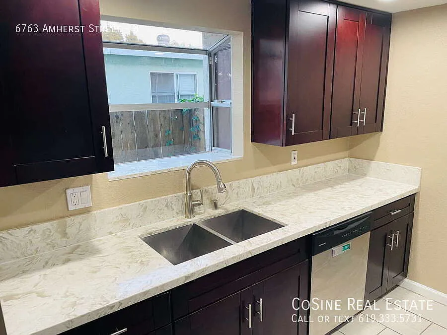 Spacious 2b/2ba Townhome! — Photo 4