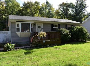 1736 Lagundovie Rd, Oregon, OH 43616