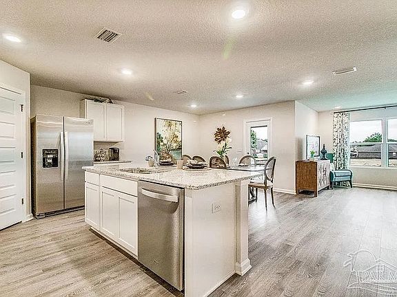 3rd image of 5328 Peach Dr
