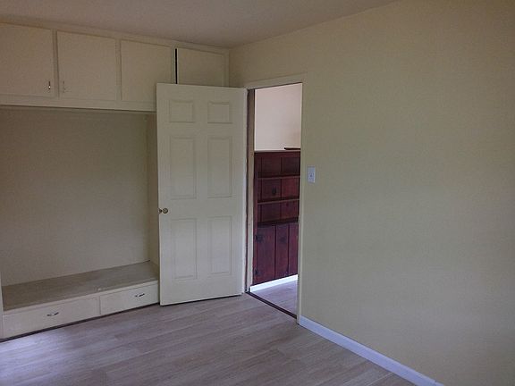 5th image of 539 Cloverleaf Dr APT A