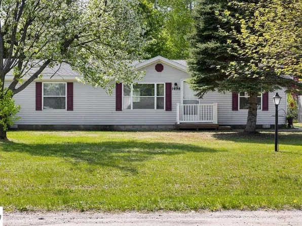 1698 W Brentwood St, Grawn, MI 49637