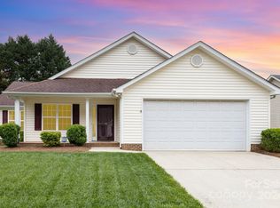6112 Country Walk Dr, Charlotte, NC 28212