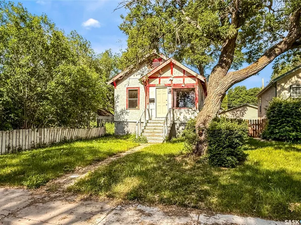 1132 QUEEN Street, Regina, SK S4T 4B2