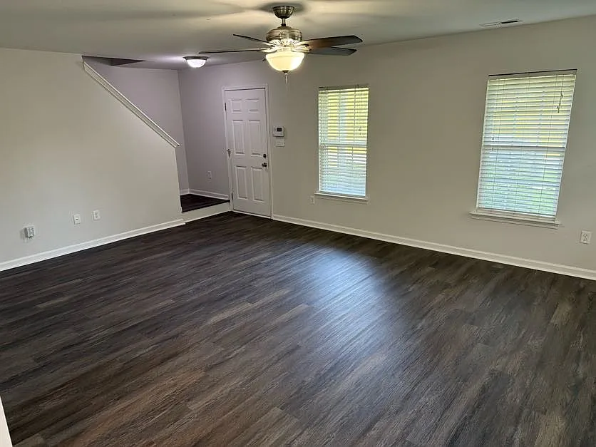 4 bed, 2.5 bath, 1568 sqft, $2,000 — Photo 2