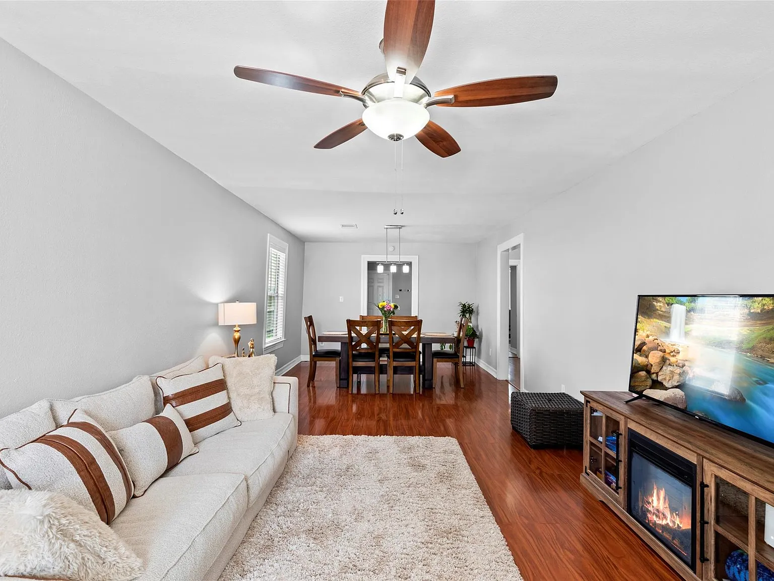 2 bed, 1.0 bath, 1100 sqft, $2,300 — Photo 3