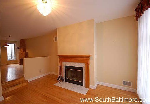 Working fireplace w/Heatilator. Stay cozy on cold winter nights.