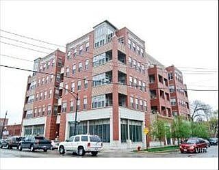 4th image of 2700 W Belmont Ave #G-1