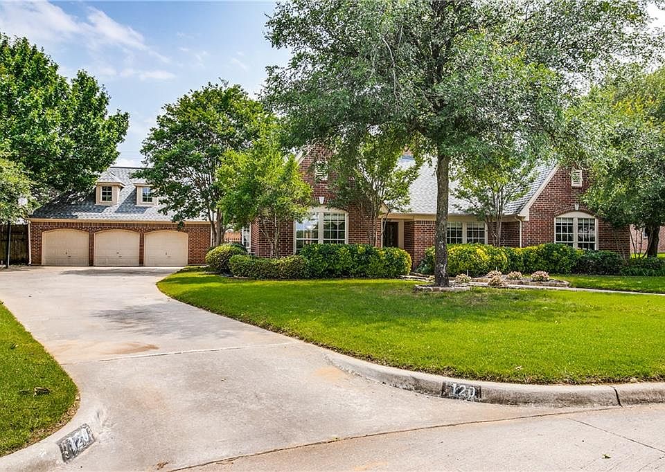 1st image of 120 Green Oaks Ln