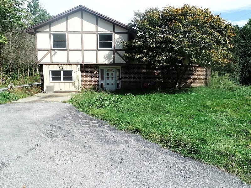 875 Warner Rd photo 1
