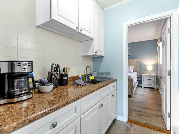 44 E Grand Ave, Old Orchard Beach, ME 04064