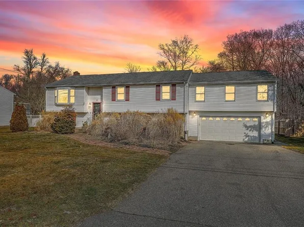 7 Ursula Dr, Bristol, RI 02809