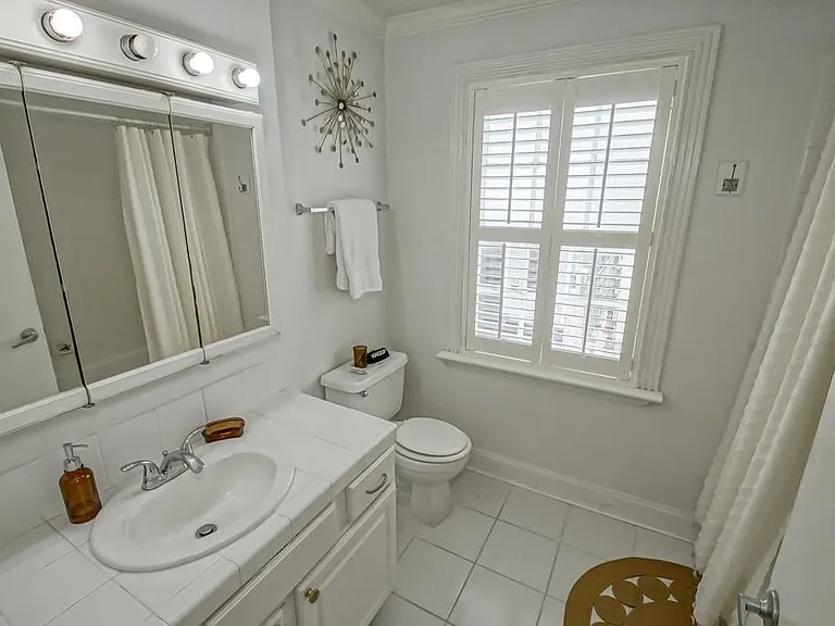 1323 Dauphine St #3 — Photo 9