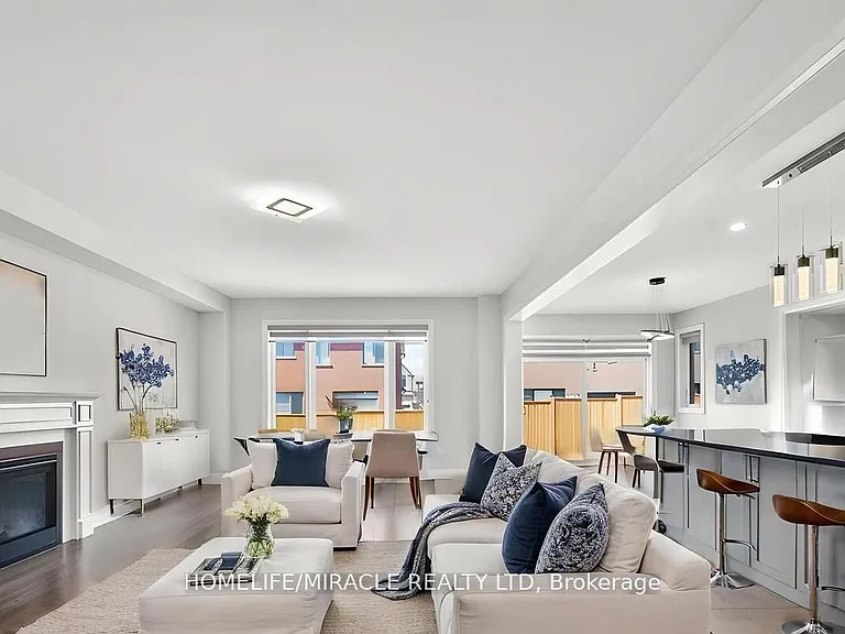 1032 Edinburgh Dr — Photo 11