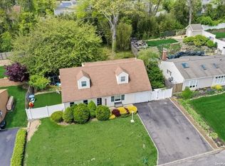 95 Rosemont Ave, Farmingville, NY 11738