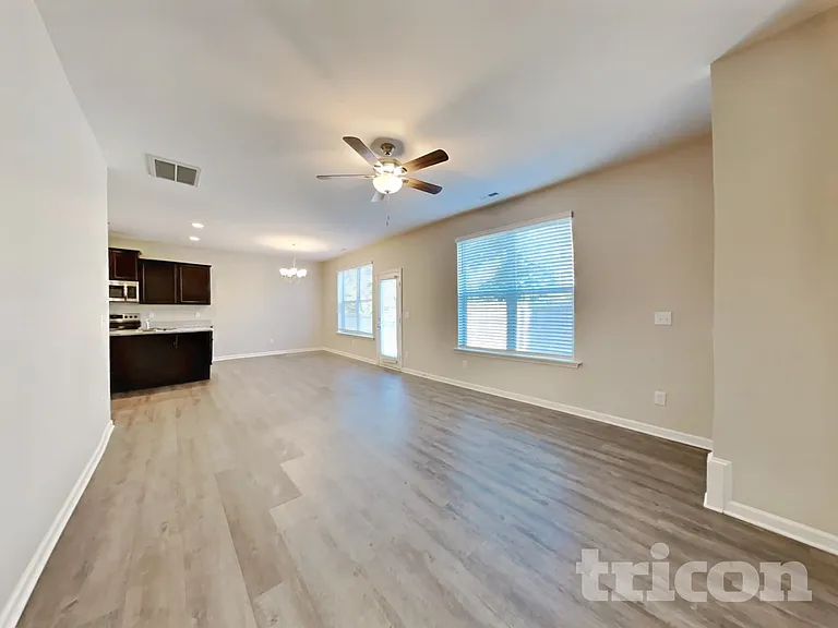104 Yadkin St — Photo 2