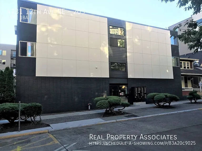 4731 12th Ave NE #203 — Photo 2