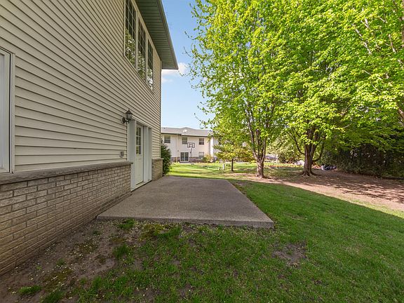 5th image of 2129 Bard Ct