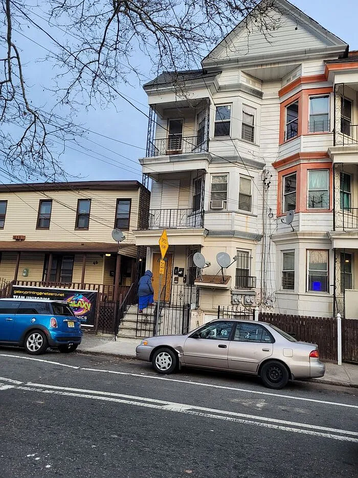 3 bed, 1.0 bath, $1,845 — Photo 1