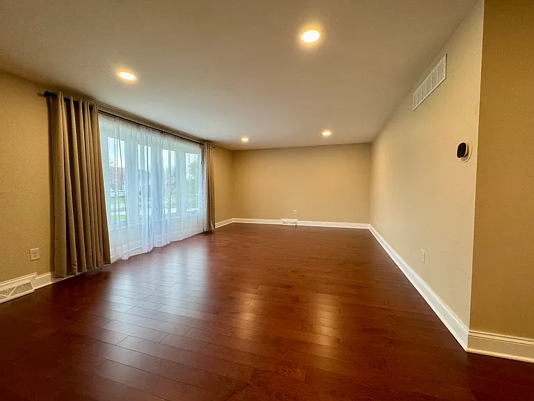 93 Melrose Rd — Photo 16