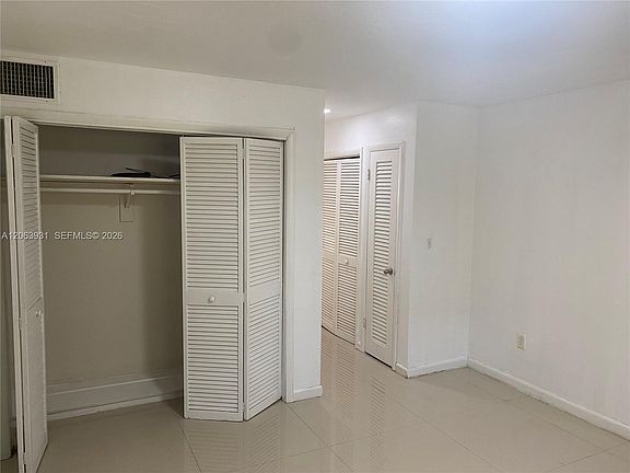 4th image of 1550 NE 191st St APT 309