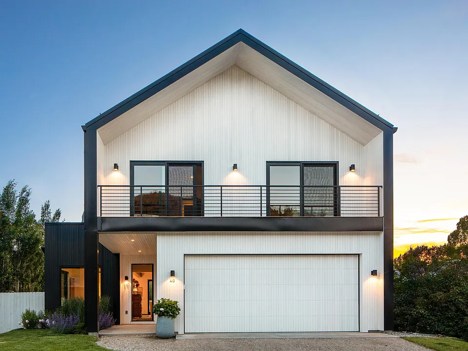 40 Pioneer Ln