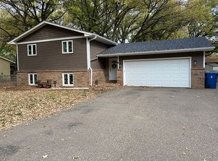 11806 Porter Dr, Champlin, MN 55316