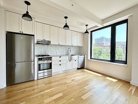 2nd image of 409 Eastern Pkwy #4010