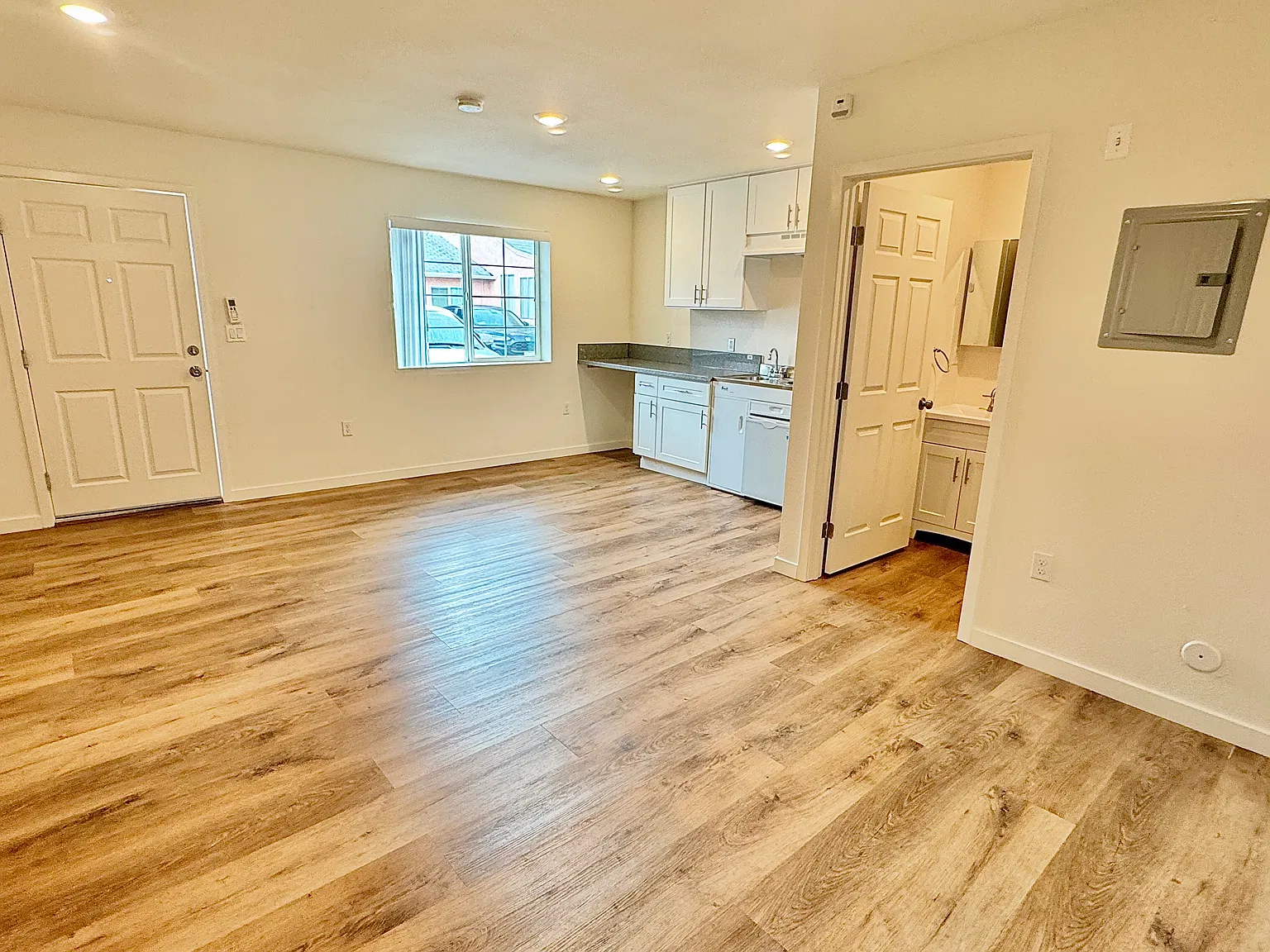 Studio, 350 sqft, $1,575 — Photo 3