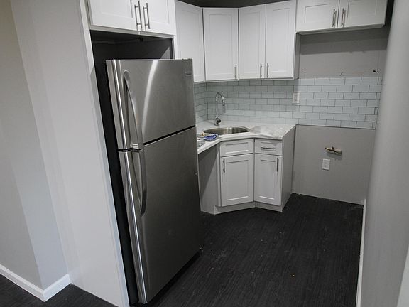 2nd image of 831 Bartholdi St #B3