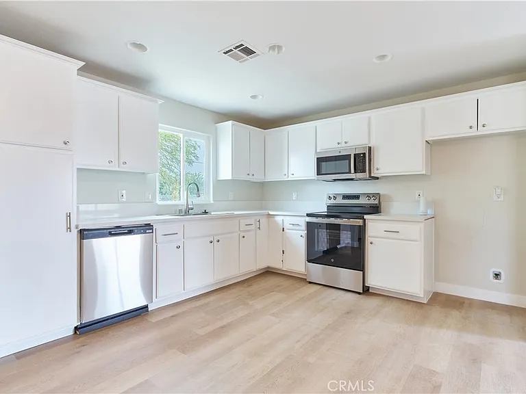 1286 Arctic Ave — Photo 5