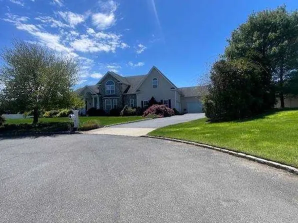 6 Westover Ct, Shoreham, NY 11786
