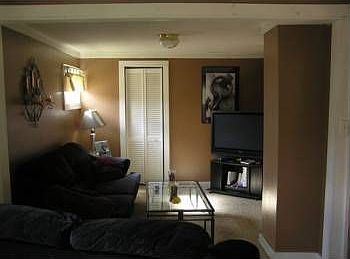 4th image of 247 W Larch St